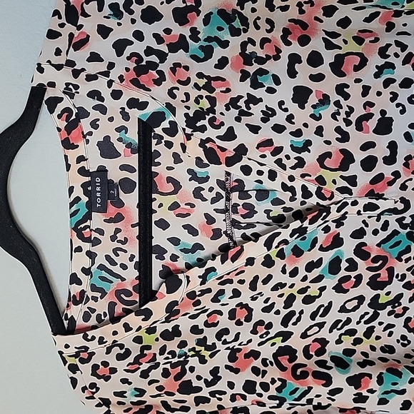 Torrid Georgette high low animal print blouse size 2 - Picture 3 of 10